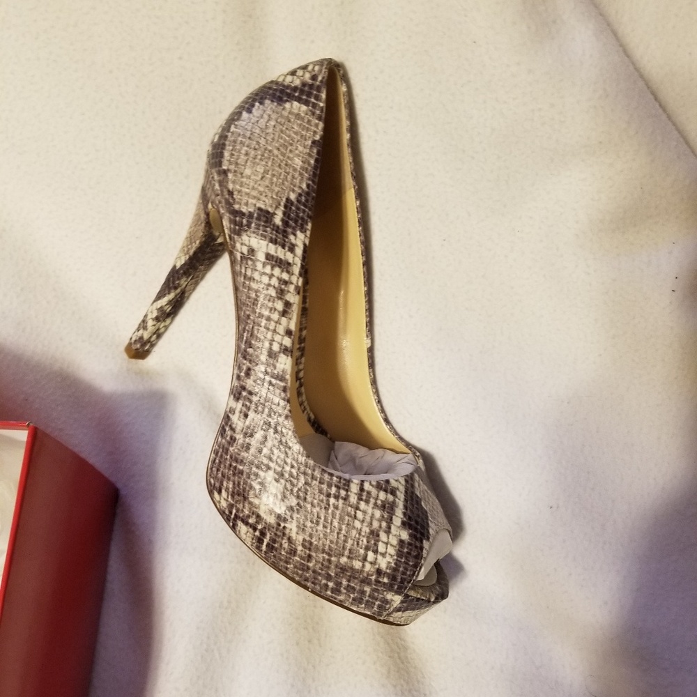 🆕️Guess Platform Pumpss - Picture 3 of 4